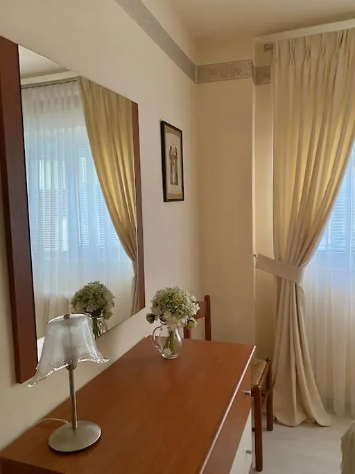 בוקרשט Lovely & Quiet 1-Bedroom Condo With Free Parking דירה