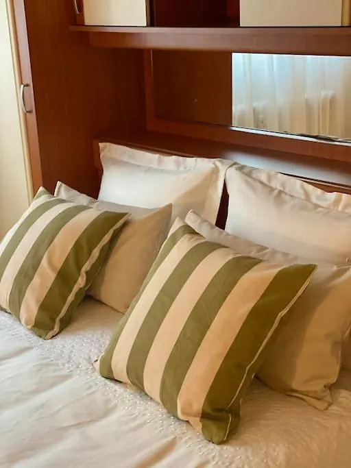 בוקרשט Lovely & Quiet 1-Bedroom Condo With Free Parking