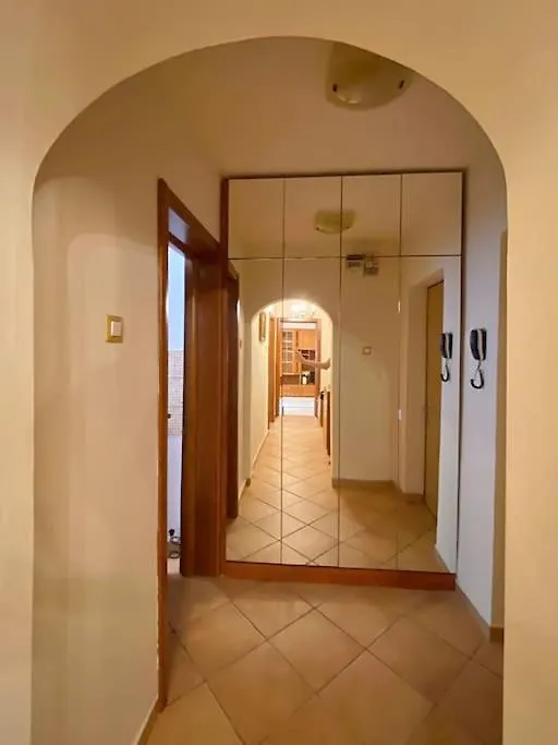 Lovely & Quiet 1-Bedroom Condo With Free Parking Bucharest Apartment