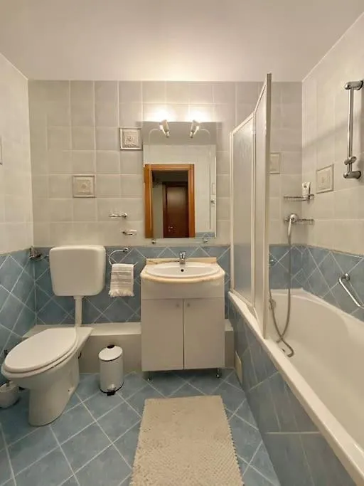 Lovely & Quiet 1-Bedroom Condo With Free Parking Bucharest